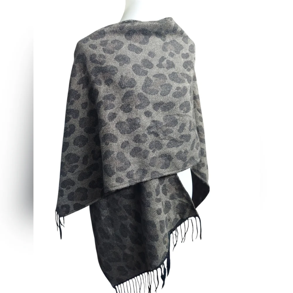 Woolrich Leopard Print Poncho Fringe One Size